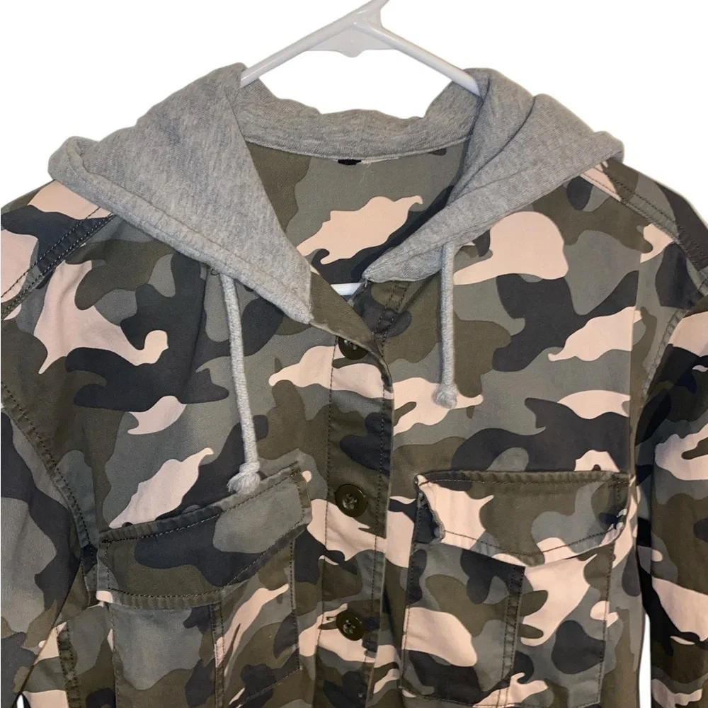 H&M divided camouflage cotton button down hoodie - Picture 7 of 10